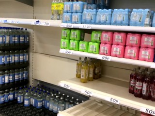 Slováci vo Veľkej Británii opisujú situáciu. Chýbajú pohonné hmoty, v obchodoch už aj potraviny