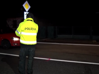 Schovať kľúče od auta nestačí. Na ceste zrazili opitého chodca