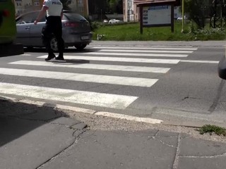 Vodič na chodníku zrazil tri dievčatá