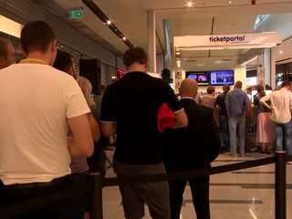 Hokejoví fanúšikovia sú nahnevaní a víťazmi sú priekupníci