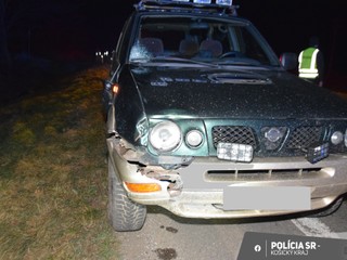 Ďalšia tragédia na cestách: Chodca bez reflexných prvkov zrazilo auto