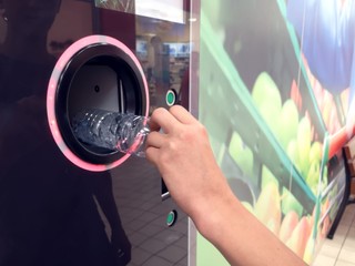 COOP Jednota bude zálohovať vo viac ako 1 200 predajniach