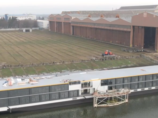 Na Slovensku nemáme more, ale po 50 rokoch dokázali u nás postaviť 110 metrovú hotelovú loď