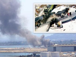 Lietadlo s vyše 300 ľudmi nezvládlo pristávanie, rozlomilo sa