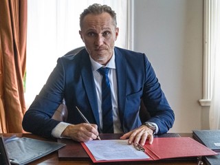 Hlavný hrdina seriálu Lásky v Istanbule: Čo skrýva úspešný veľvyslanec vo svojom vnútri?