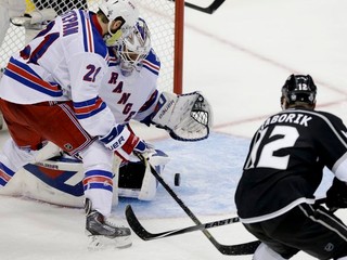 LA Kings vedú po dvoch predĺženiach vo finále 2:0, Gáborík dal opäť gól