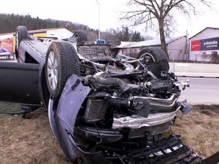 Nehoda pri Zvolene, v aute sedeli dve malé deti