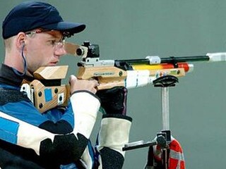 Vlajkonosičom slovenskej výpravy v Londýne strelec Gönci