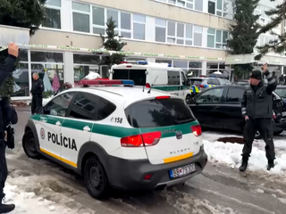 Rozhodnutie o žene, ktorá písala výhražné e-maily do školy. Hrozí jej 25 rokov
