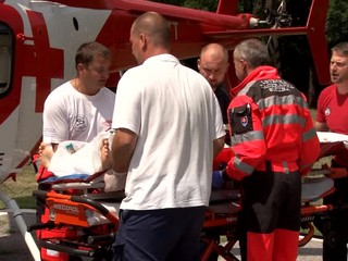 Mladík havaroval s alkoholom v krvi. Spolujazdcov museli odviezť do nemocnice