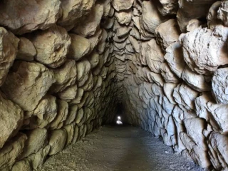 Archeológovia vošli do starovekého tunela: Čakal ich tam šokujúci objav