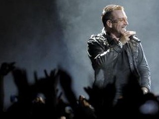 Fans U2 stopli futbal