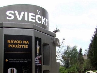 V Humennom majú unikát. Sviečkomat na cintoríne