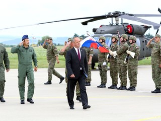 Minister Gajdoš odovzdal vzdušným silám nové Black Hawky