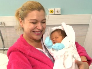 Redaktorke Novín Martine Molčanovej sa narodil chlapček