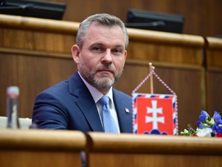 Prezident podpísal balík zákonov: Koniec dávkam za odmietnutie práce či dotácie na vlastenectvo
