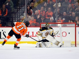 Chárov tisíci zápas v drese Bostonu zatienili päťbodový Panarin a historický strelec Ovečkin