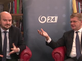 Analýzy 24: Parlament by sa mal sústrediť na to, že sa schvaľujú zákony, ktoré rozkladajú štát, uviedol Dubéci