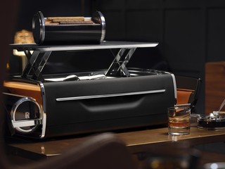 Neviete, čo s peniazmi? Kúpte si truhlicu na whisky a cigary od Rolls-Royce