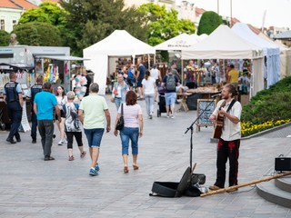 Zarábajú na vašej nepozornosti: Polícia radí, ako sa chrániť na jarmokoch a festivaloch