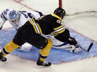 Šatan rozhodol o víťazstve Bostonu gólom i nájazdom