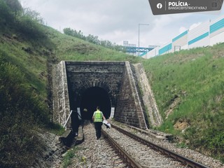 Tragédia v železničnom tuneli: Rušňovodič zbadal telo muža