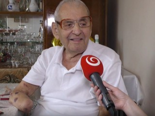 Bez rúk neznamená bez snov! Jozef (90) z Medzilaboriec dokazuje, že život sa dá žiť naplno