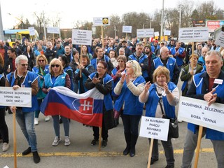 Na Slovensku je akútny nedostatok železničiarov. To môže spôsobiť dopravný kolaps