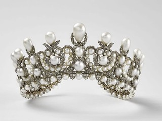 Z Louvre zmizli korunovačné klenoty! Lúpež storočia pripomína akčný film