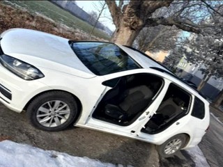 Kuriózna krádež: Zo zaparkovaného auta zlodeji ukradli všetky dvere