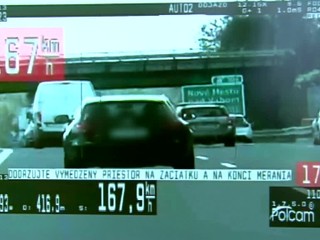 Na diaľnici chytali cestných pirátov. Obaja pred jazdou pili