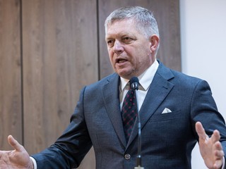 Fico odmietol demisiu ministra Ráža, žiada však odvolanie celého vedenia ZSSK