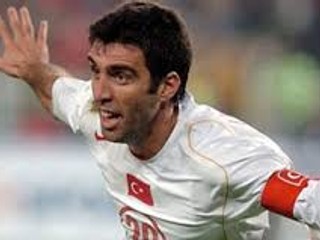 Dal najrýchlejší gól futbalových MS. Teraz robí taxikára v USA a  viní prezidenta Turecka