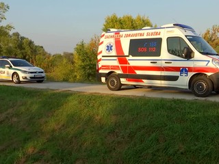 Pár metrov od cyklotrasy objavila okoloidúca cyklistka v húštine ľudské telo