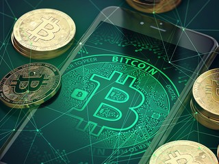 Bitcoin, zlato či vzácna whisky. Do čoho investujú Slováci?