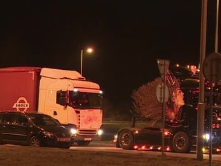 Autodopravcovia pokračujú v blokáde hraničných priechodov