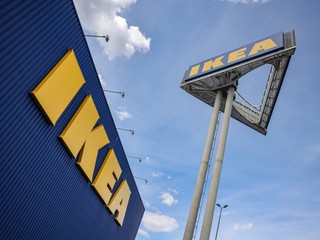 Cestu merali zbytočne: Pred dverami predajne Ikea museli všetkých otočiť