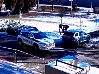 Pred jedným z odberových miest občan provokoval a bol agresívny na vojaka. Momentálne sa nachádza v cele