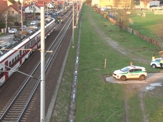 Tragédia na železničnej trati. Muž si mal na koľajnice ľahnúť sám