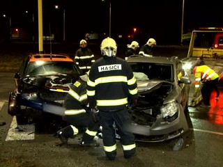 V Ľuboticiach sa zrazili dve autá. Zranili sa štyria ľudia