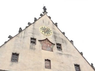 VIDEO: Na fasáde historickej radnice nájdete aj stredoveké grafity s príchuťou erotiky