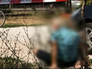 Záchrana dieťaťa z rozpáleného auta. Okno rozbili v poslednej chvíli