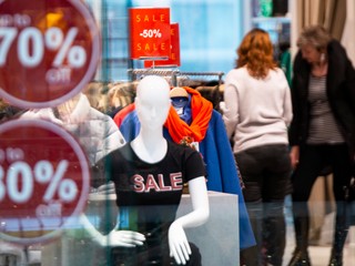 Rozhovory 24: Obchody otvorené, začali výpredaje