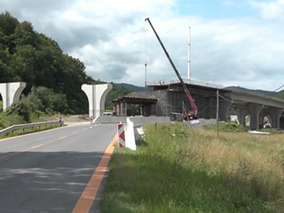 Za výstavbu cesty bojovali samosprávy aj miestni 20 rokov. Dokončenie nového úseku R2 sa predĺži