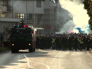 Koniec futbalovým chuligánom: novela zákona zakazuje aj tváre prekryté kuklami