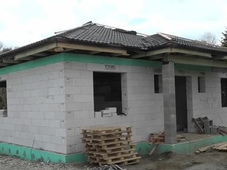 Ľudia sa spamätávajú zo zemetrasenia: Práce idu pomaly a peniaze nemajú