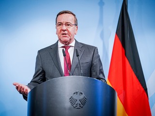 Nemecký minister obrany vyzýva Európu k sebavedomiu vo vzťahoch s USA