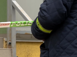 Dôchodca zavraždil kladivom 33-ročného muža. V dome sa nevraždilo prvýkrát