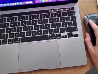 Podvodníci vybielili účet otcovi siedmich detí. Nechal sa zlákať na lukratívny zárobok