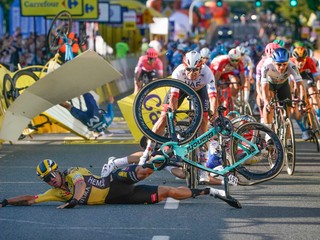 Hororový finiš, jazdec prežil 5-hodinovú operáciu, pre vinníka žiadajú súd